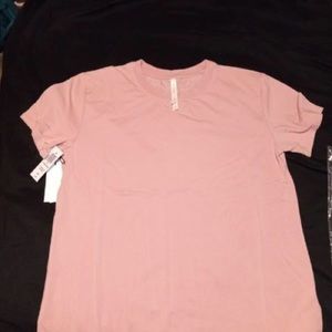 Crew tee the group babaton by aritzia available in five colors